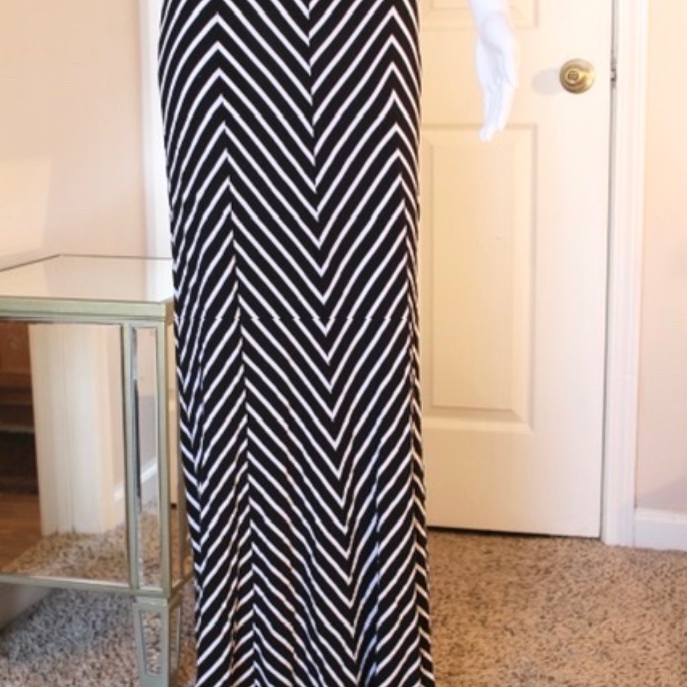 Brand: Caribbean Queen. Black & White long maxi skirt. Size Size S/M (small/med)